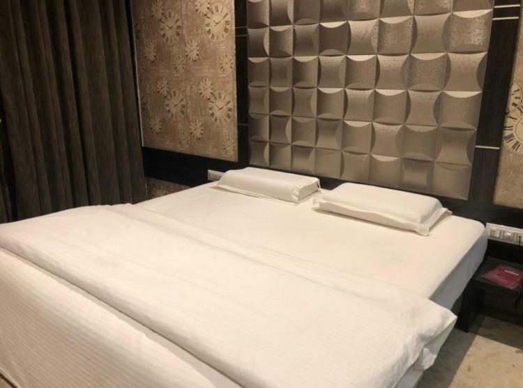 Virat Ambe Sports Club Hotel Ulhāsnagar Екстериор снимка