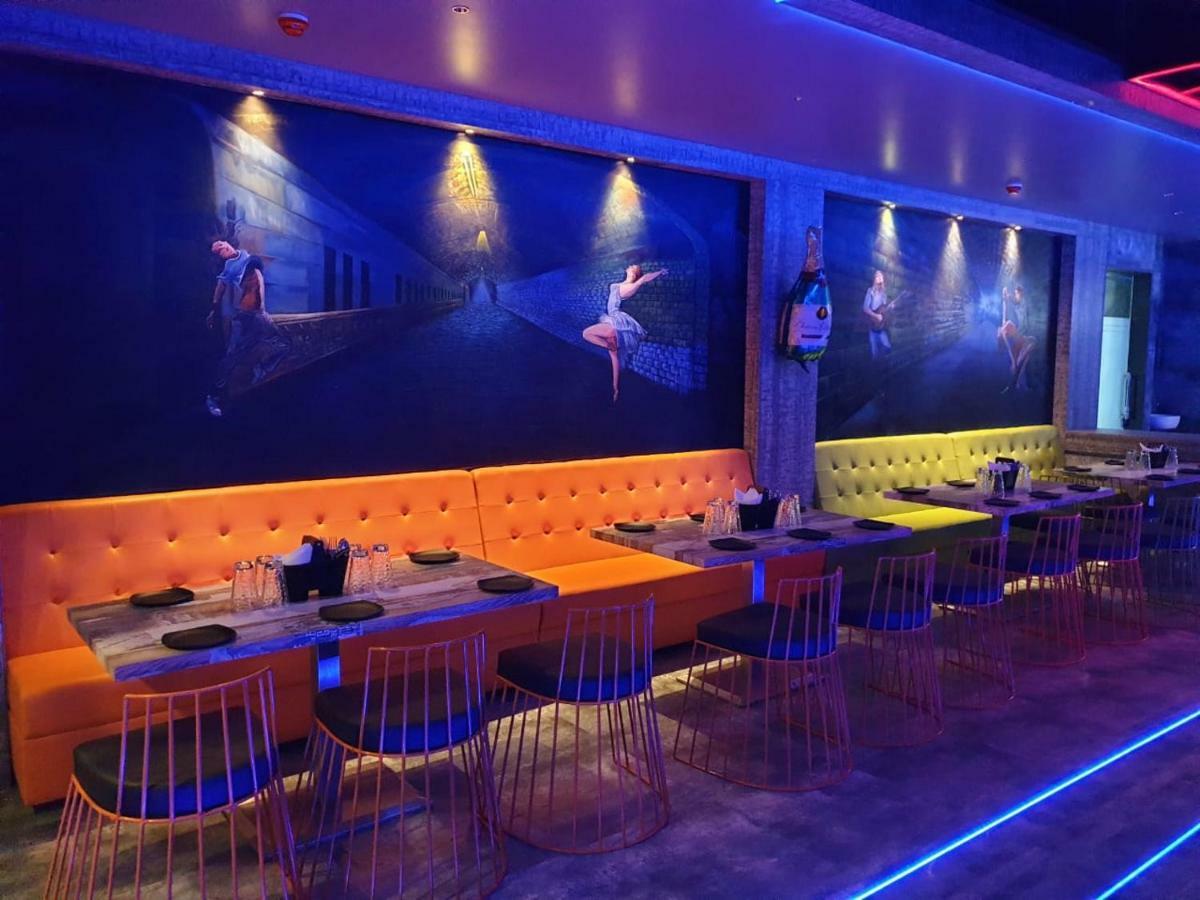 Virat Ambe Sports Club Hotel Ulhāsnagar Екстериор снимка